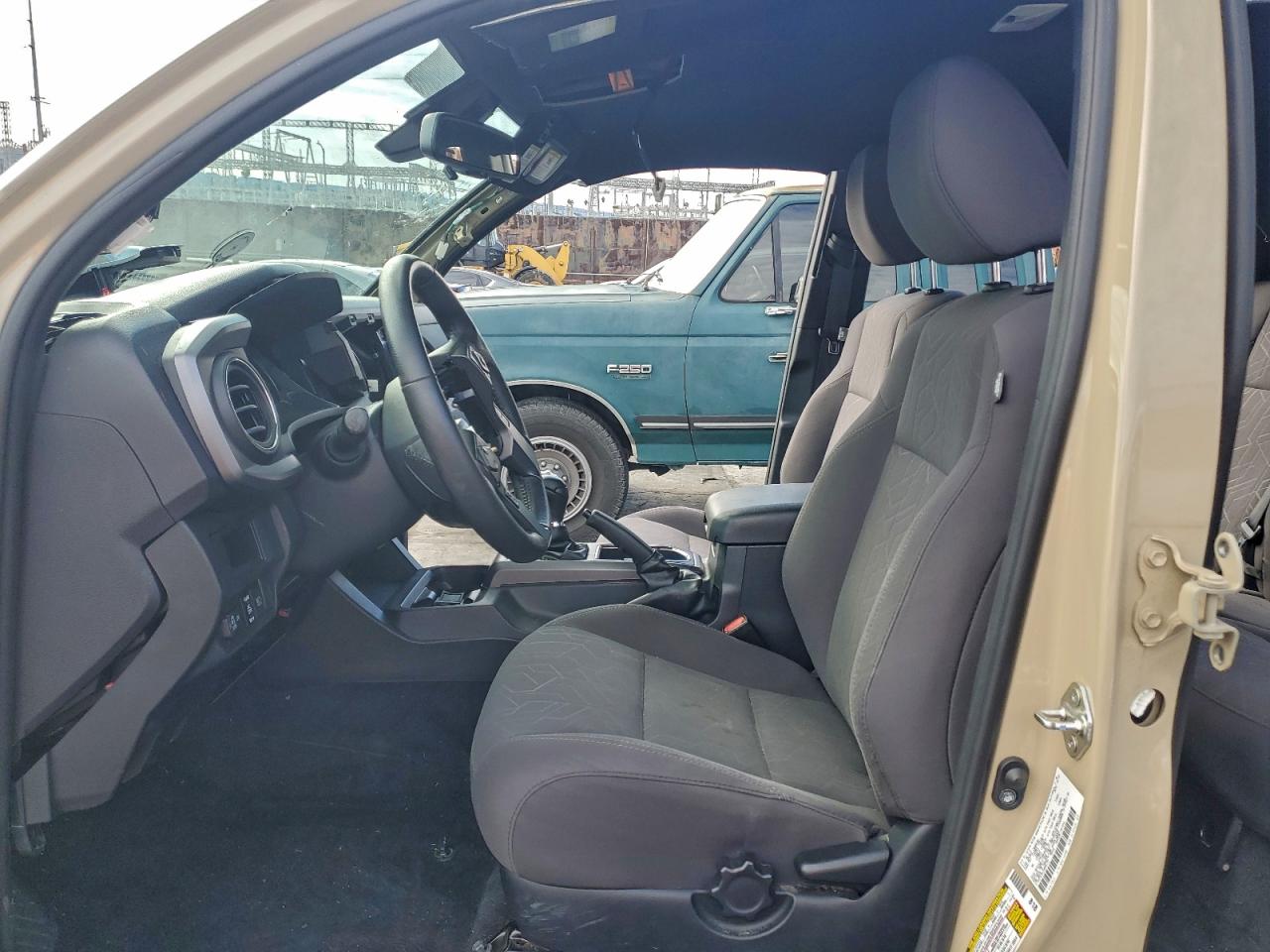 Toyota Tacoma Double Cab Image 9