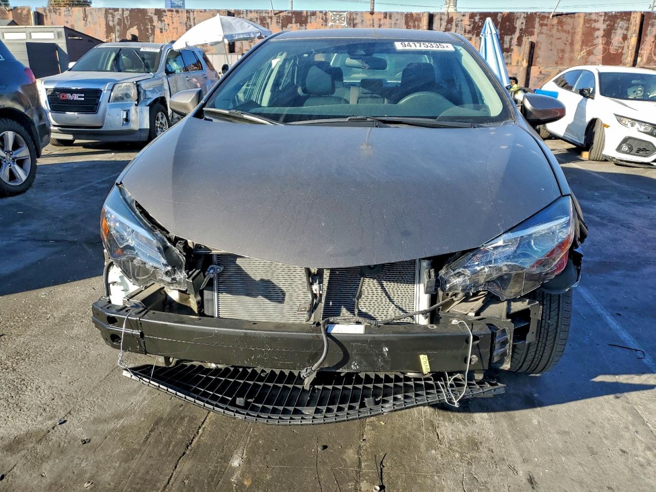 Toyota Corolla L Image 10