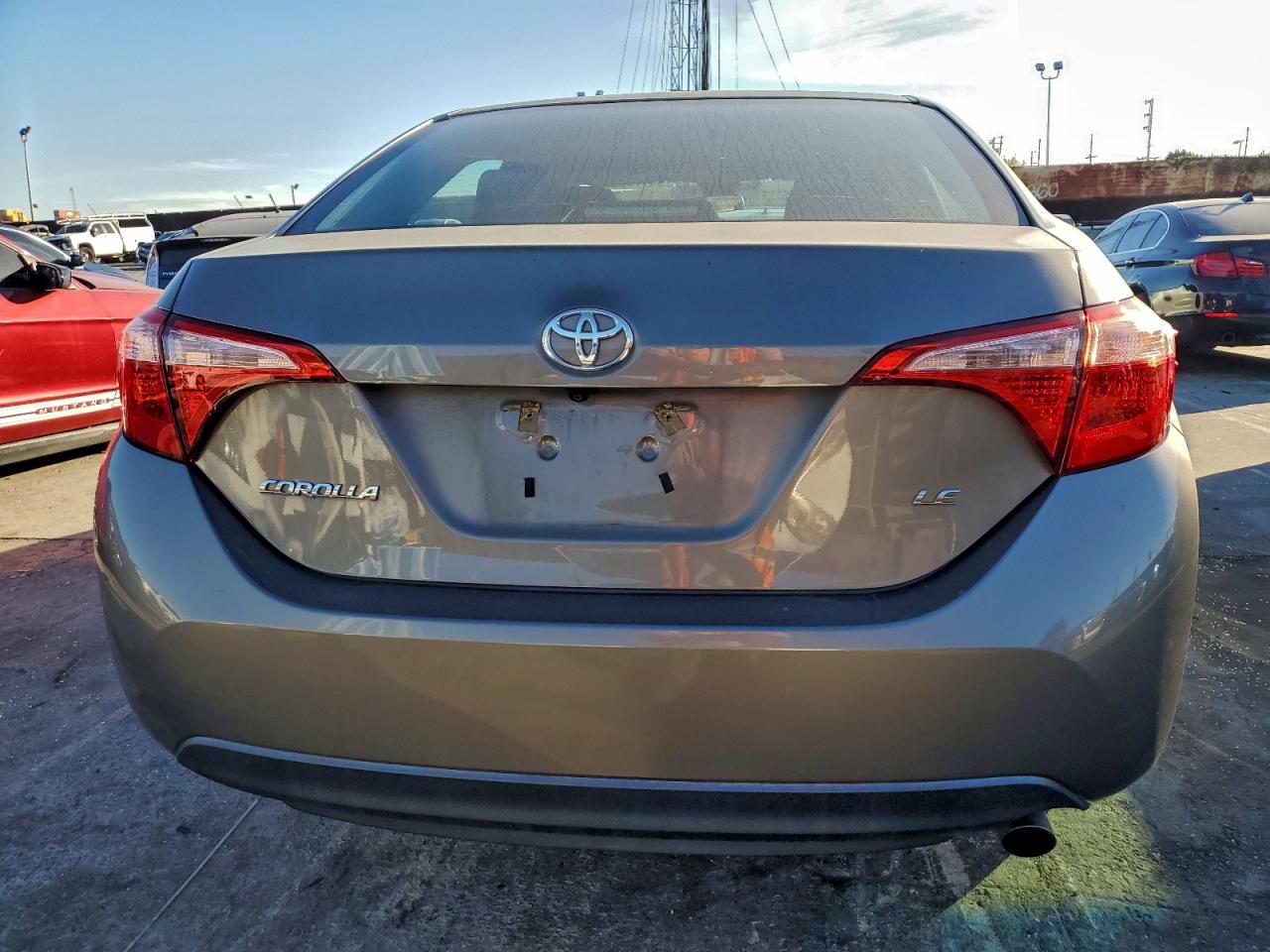 Toyota Corolla L Image 9