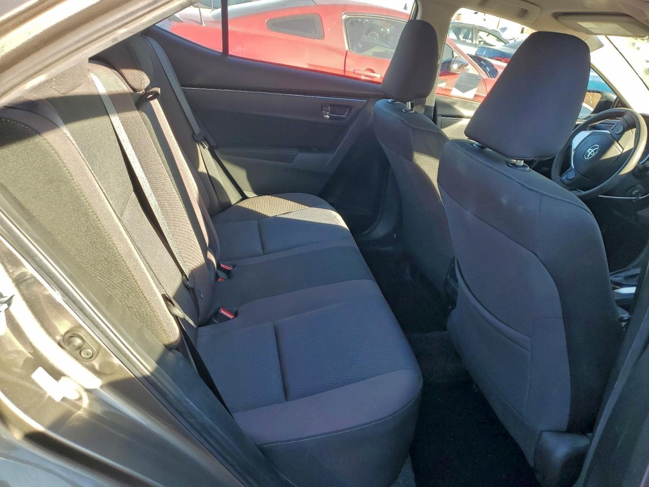 Toyota Corolla L Image 4