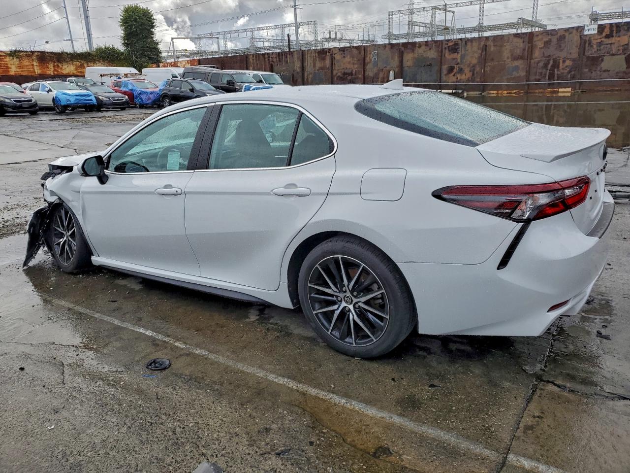 Toyota Camry Se Image 12