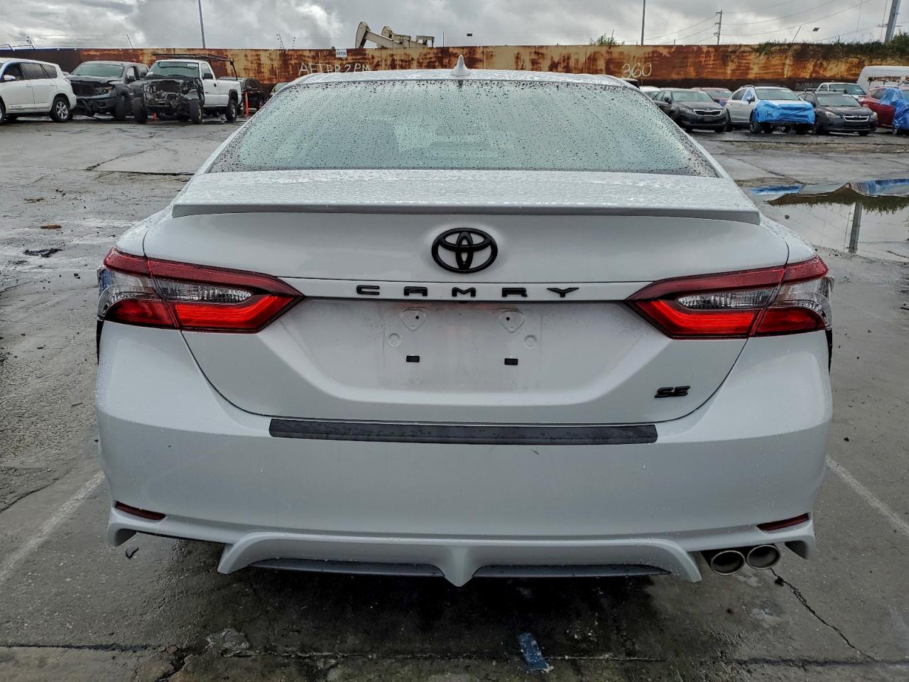 Toyota Camry Se Image 2