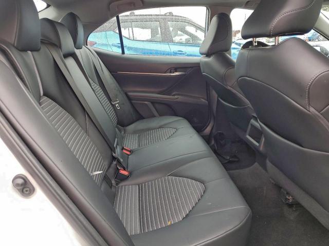 Toyota Camry Se Image 8