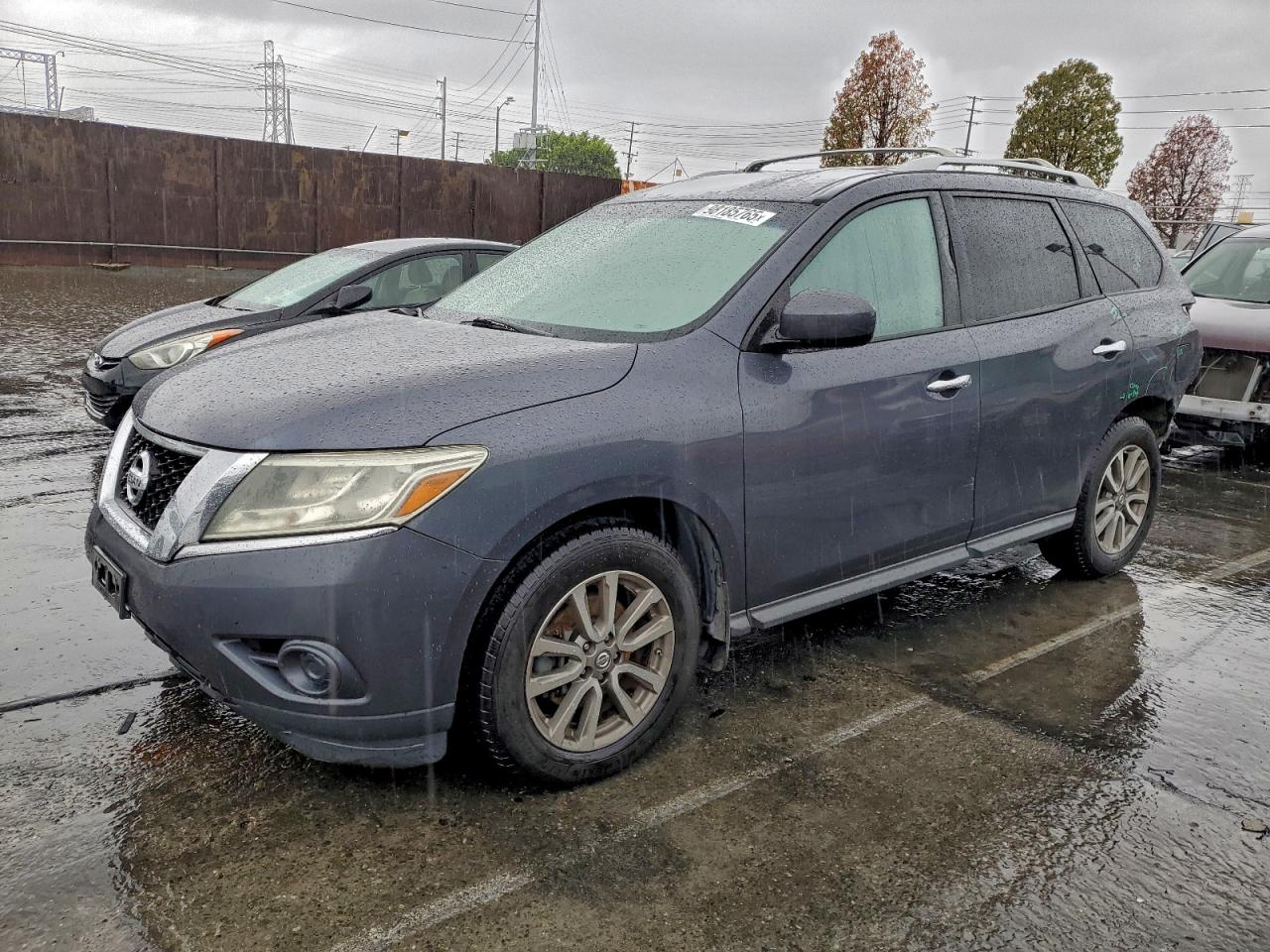 Nissan Pathfinder S Image 1