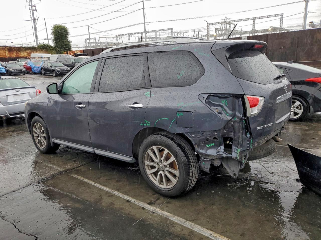 Nissan Pathfinder S Image 9