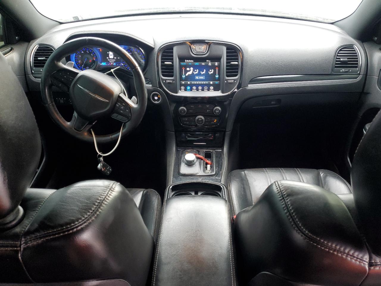 Chrysler 300 S Image 5