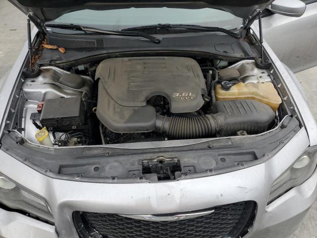 Chrysler 300 S Image 12