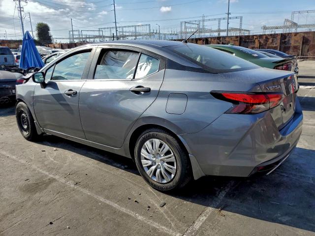 Nissan Versa S Image 2