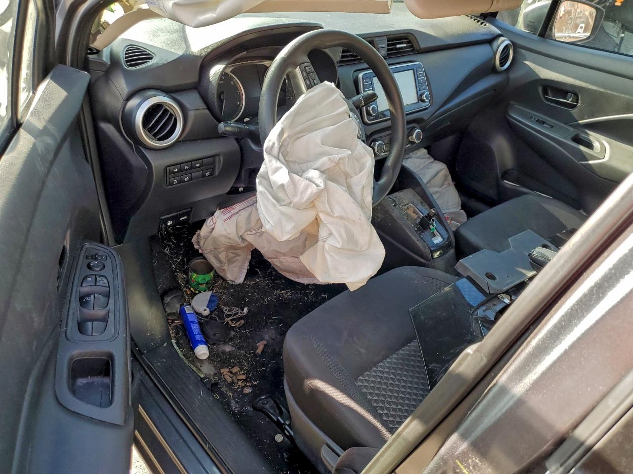 Nissan Versa S Image 9