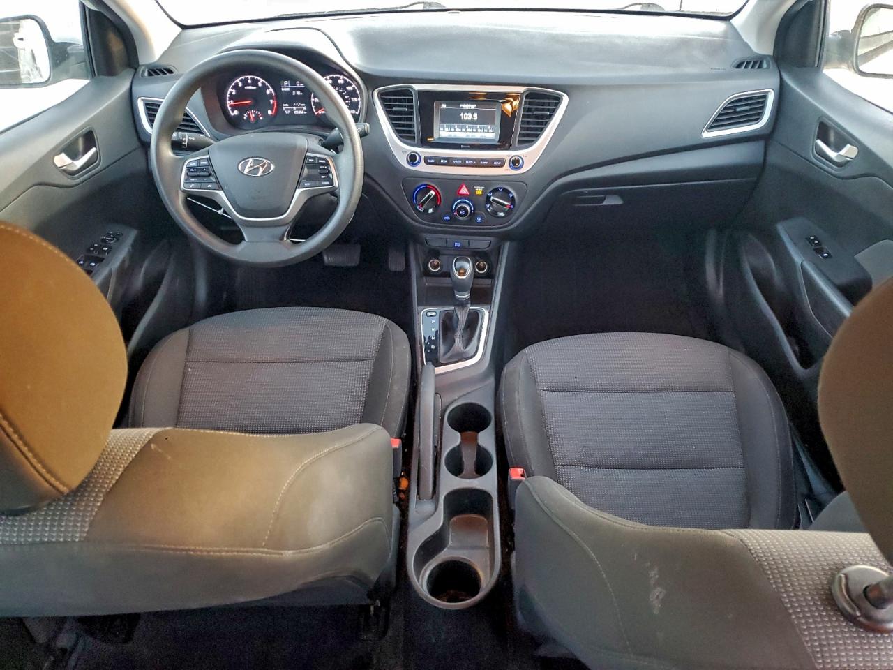 Hyundai ACCENT Se Image 12