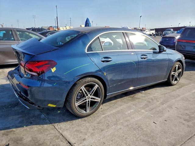 Mercedes-Benz A-Class 220 Image 2