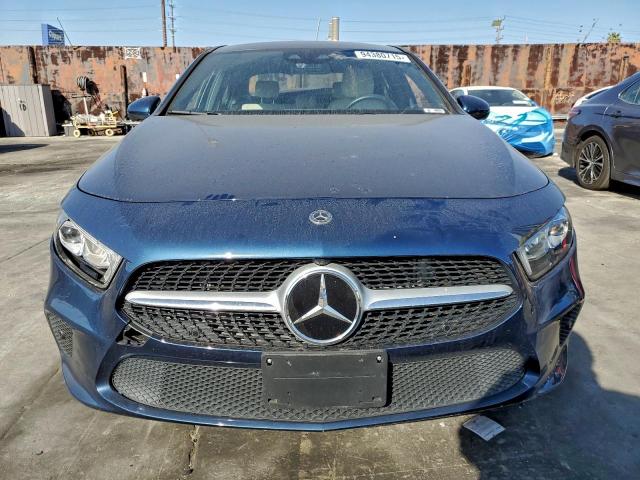 Mercedes-Benz A-Class 220 Image 9