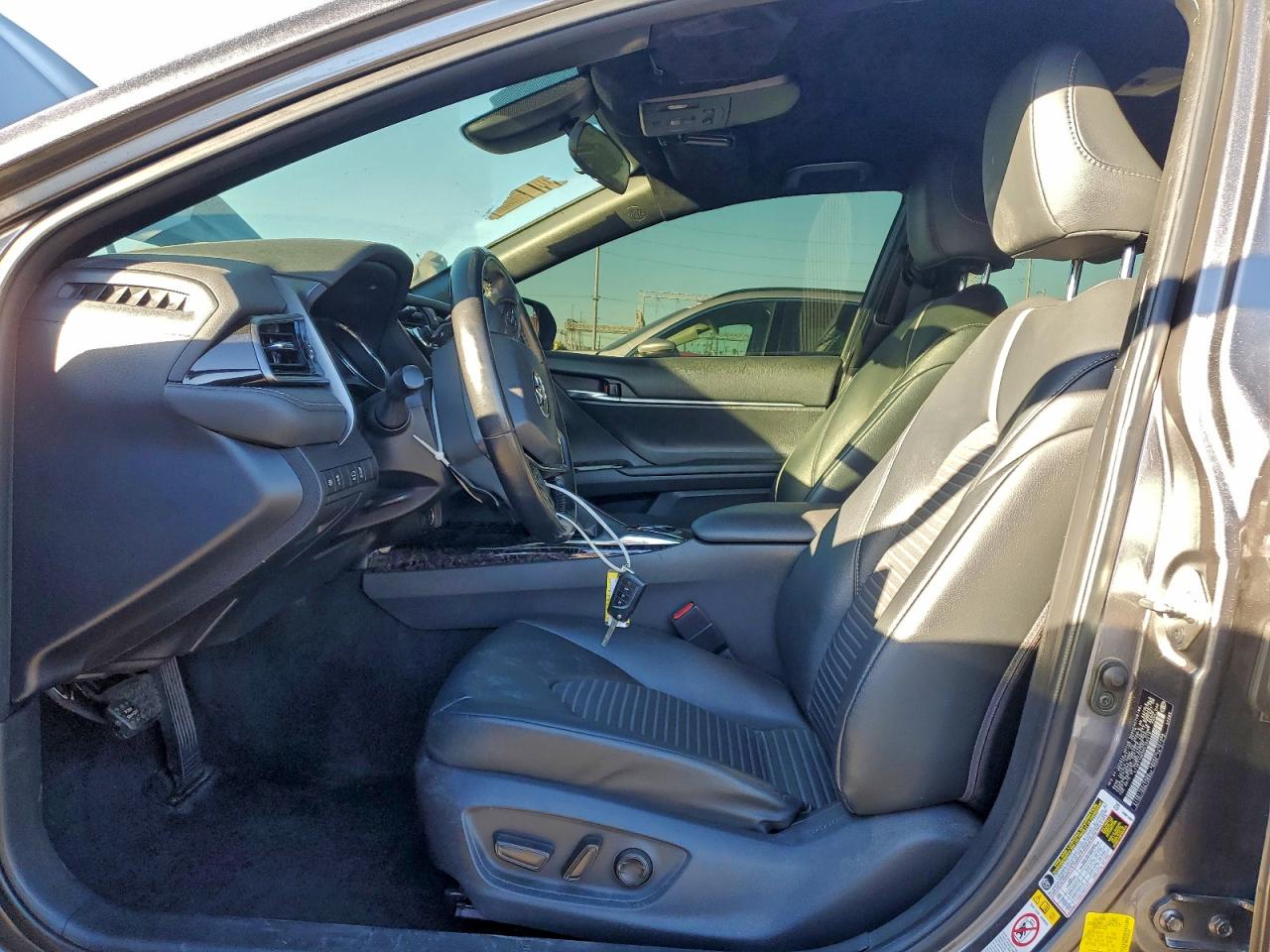 Toyota Camry L Image 6