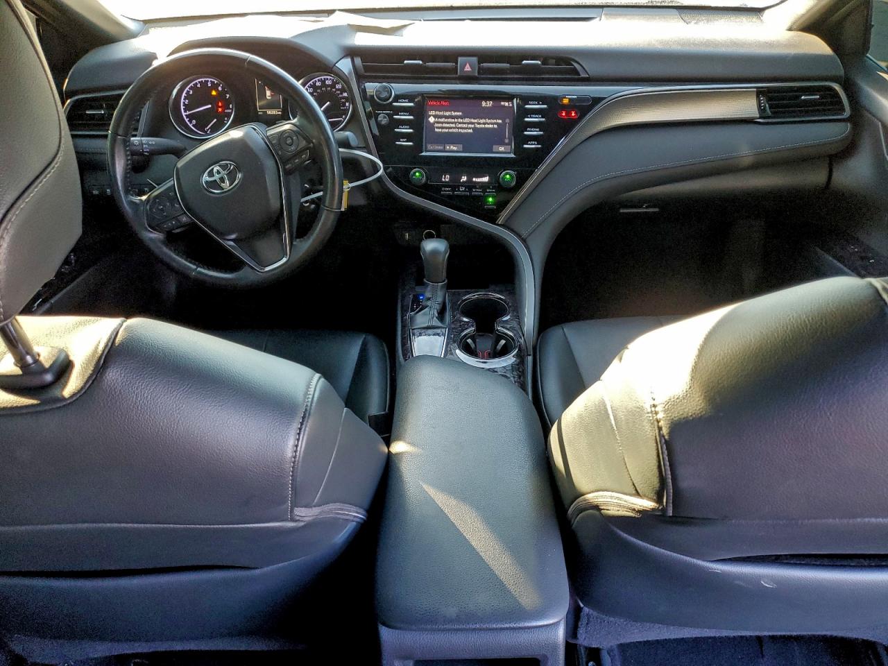 Toyota Camry L Image 8