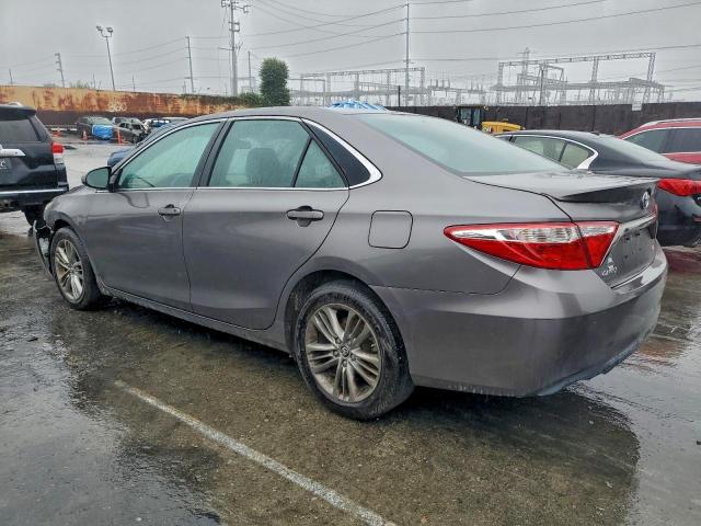 Toyota Camry Le Image 8