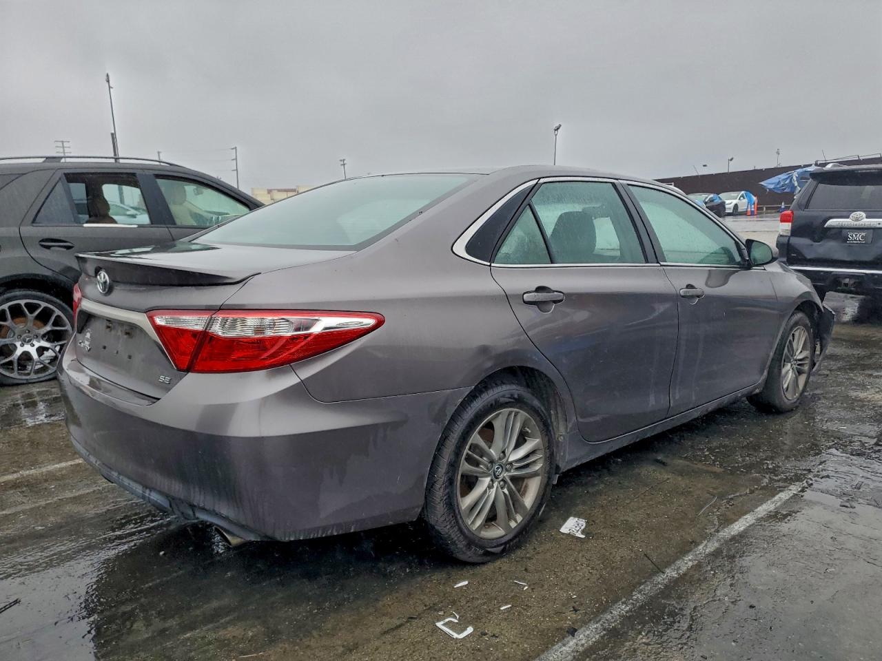 Toyota Camry Le Image 2