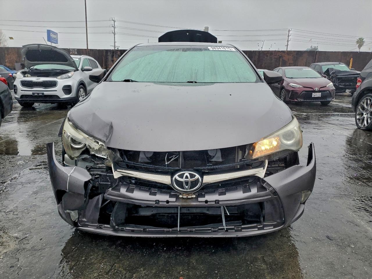 Toyota Camry Le Image 4