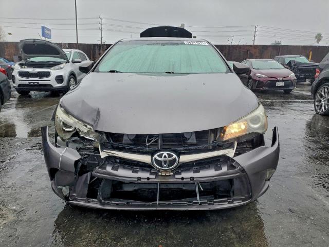 Toyota Camry Le Image 4