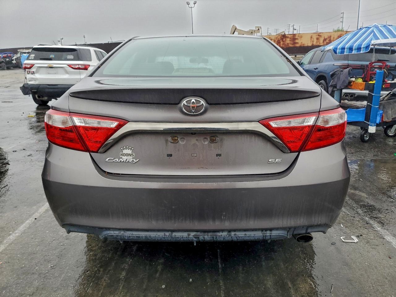 Toyota Camry Le Image 10