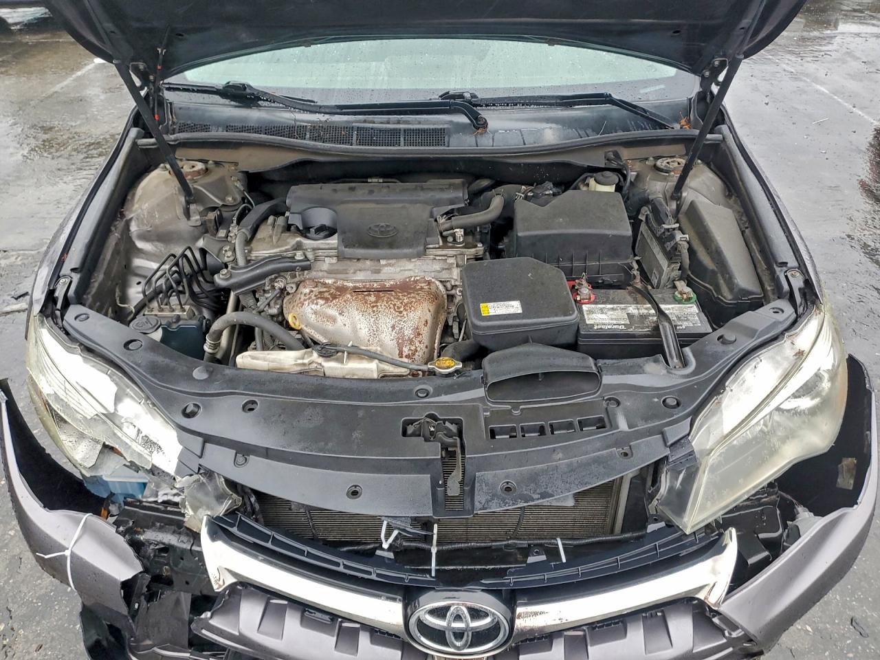 Toyota Camry Le Image 12