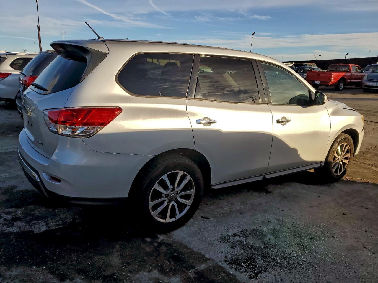 Nissan Pathfinder S Image 3