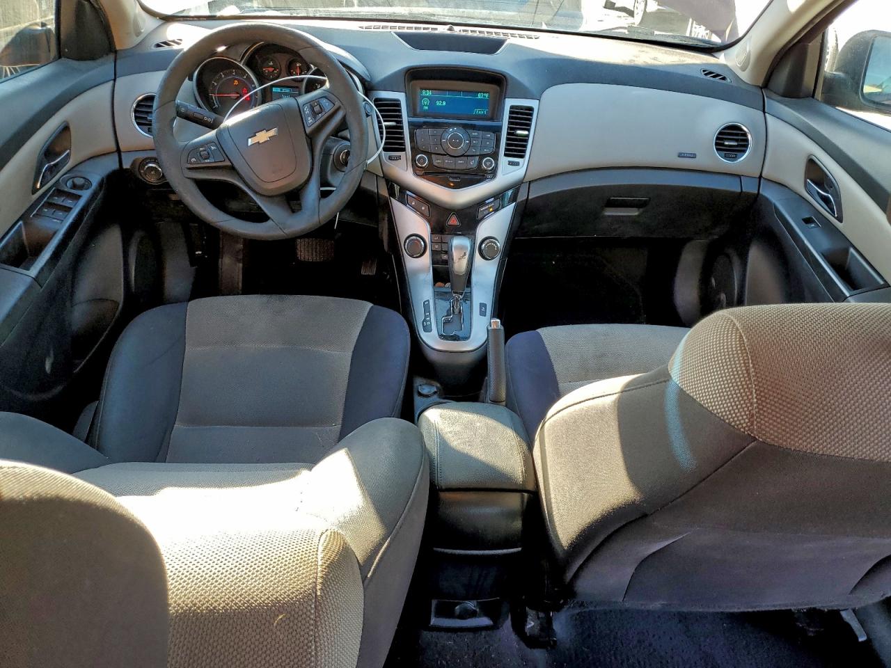 Chevrolet Cruze Ls Image 2