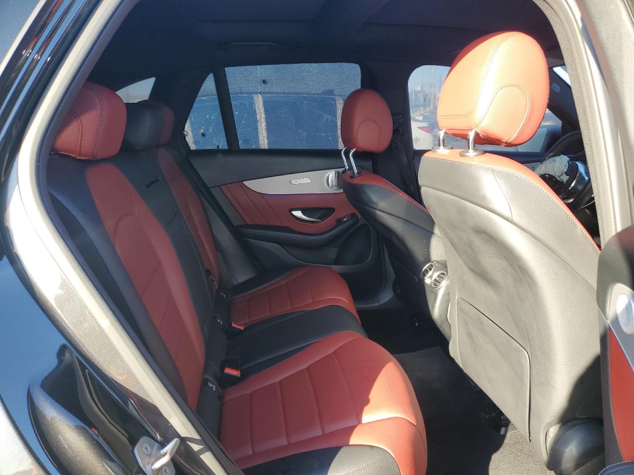 Mercedes-Benz GLC 300 Image 9