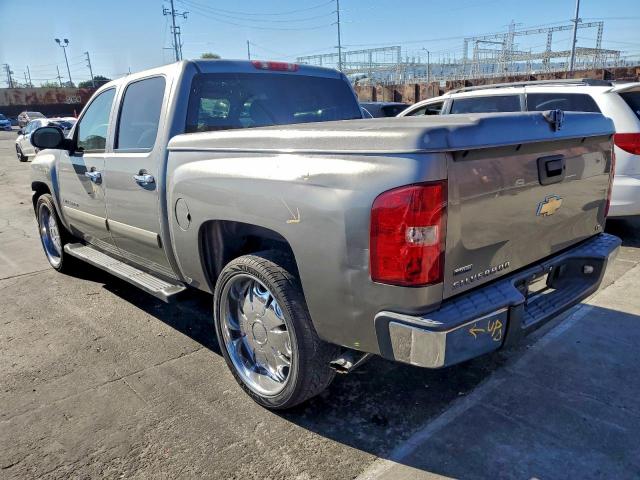 Chevrolet Silverado C1500 Crew Cab Image 2