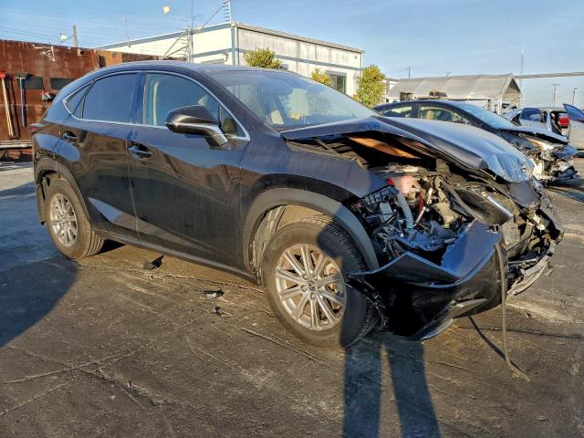 Lexus NX 300h Image 4