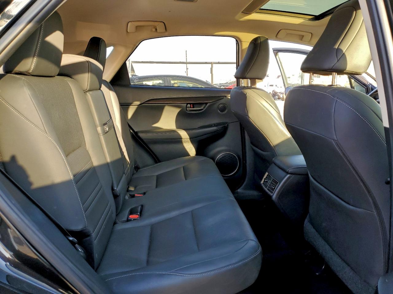 Lexus NX 300h Image 7