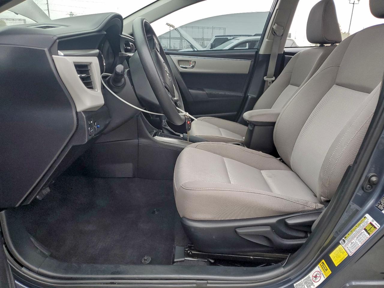 Toyota Corolla L Image 7