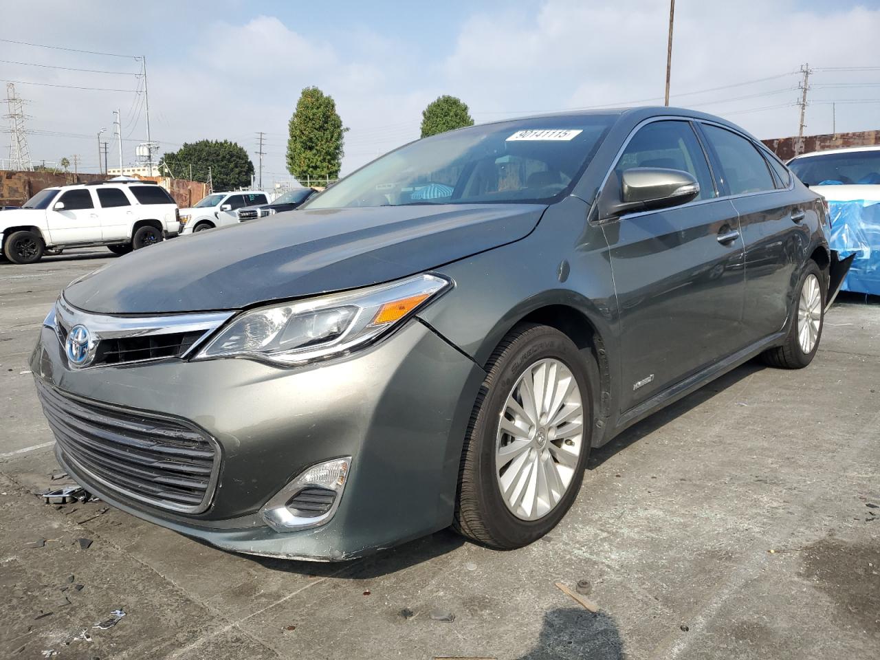 Toyota Avalon Hybrid Image 1