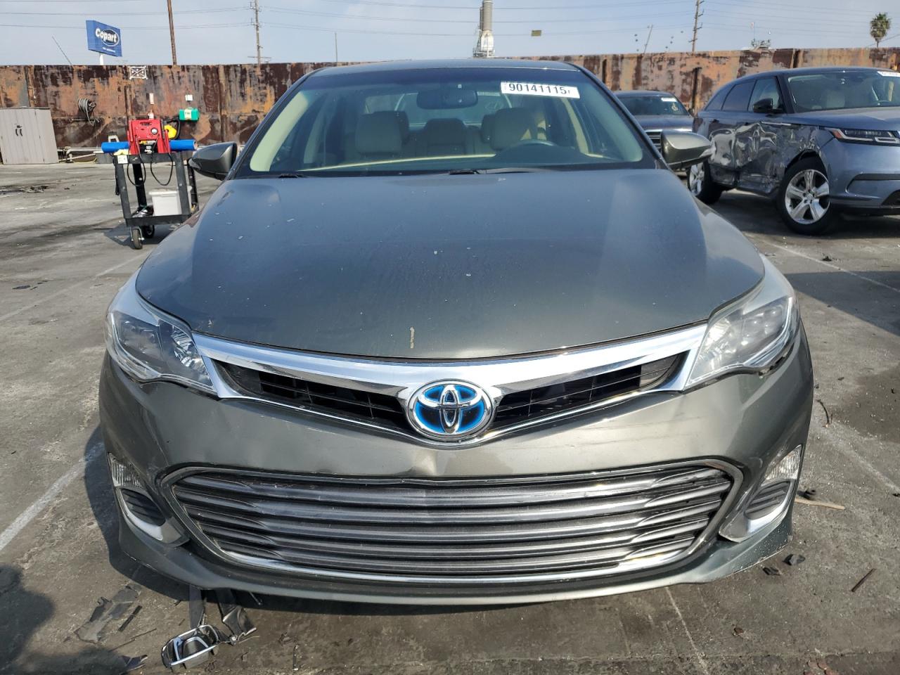 Toyota Avalon Hybrid Image 3