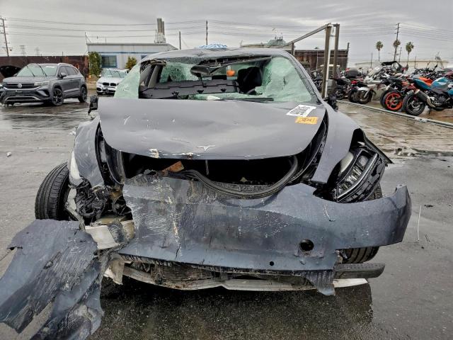 Tesla Model 3 Image 6