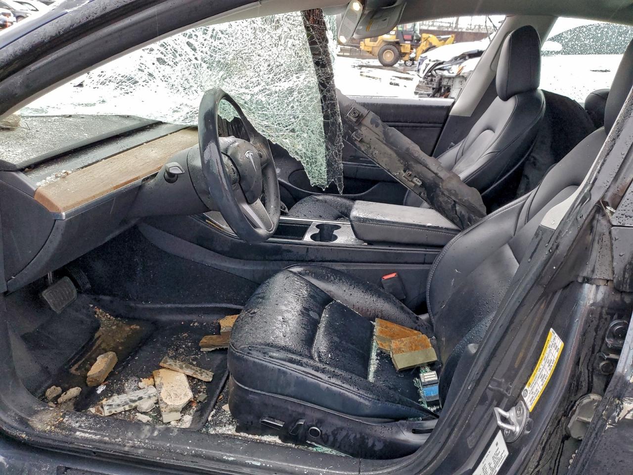 Tesla Model 3 Image 5