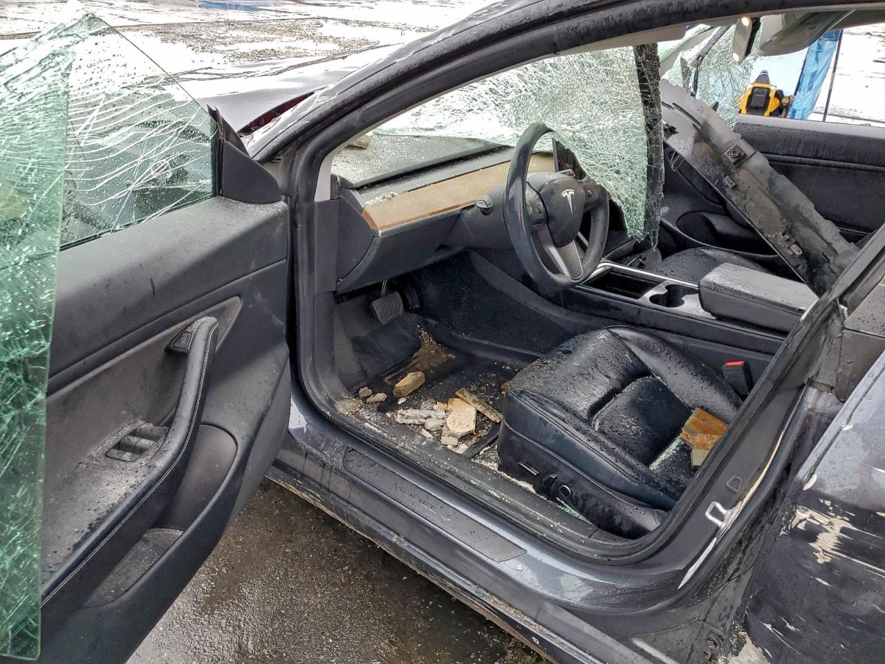 Tesla Model 3 Image 4