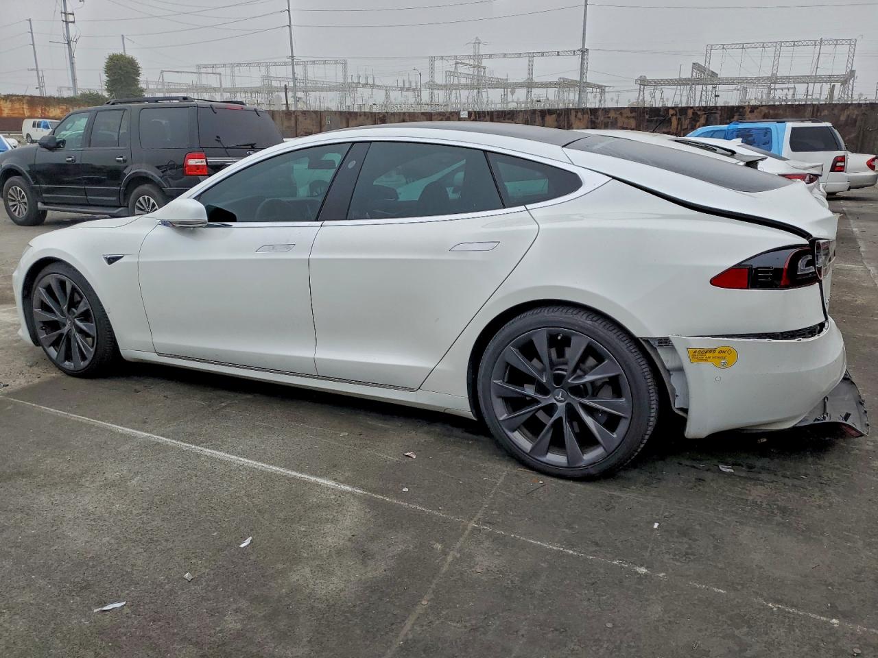Tesla Model S Image 2