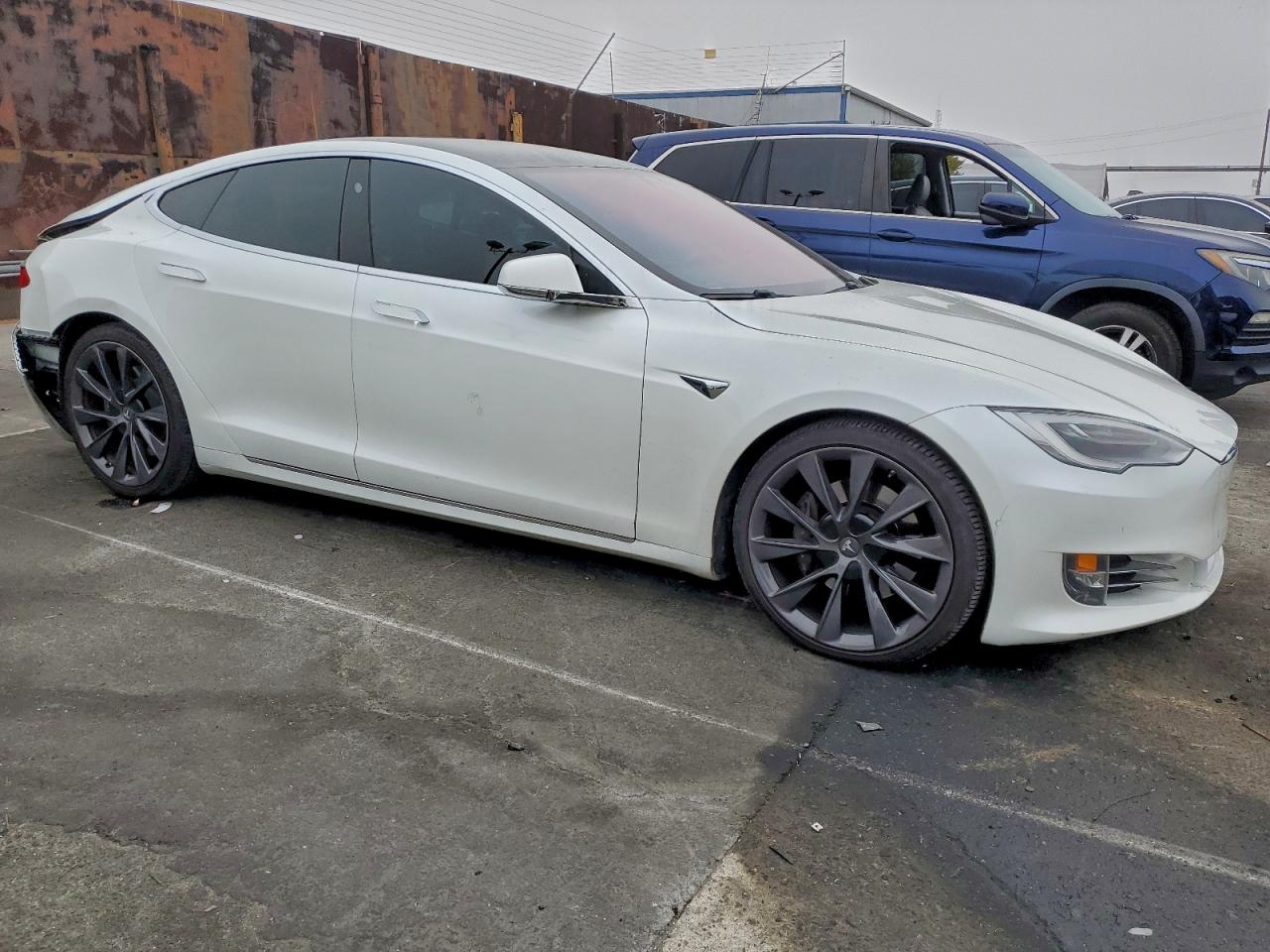 Tesla Model S Image 8