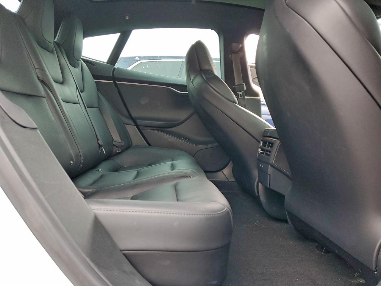 Tesla Model S Image 12