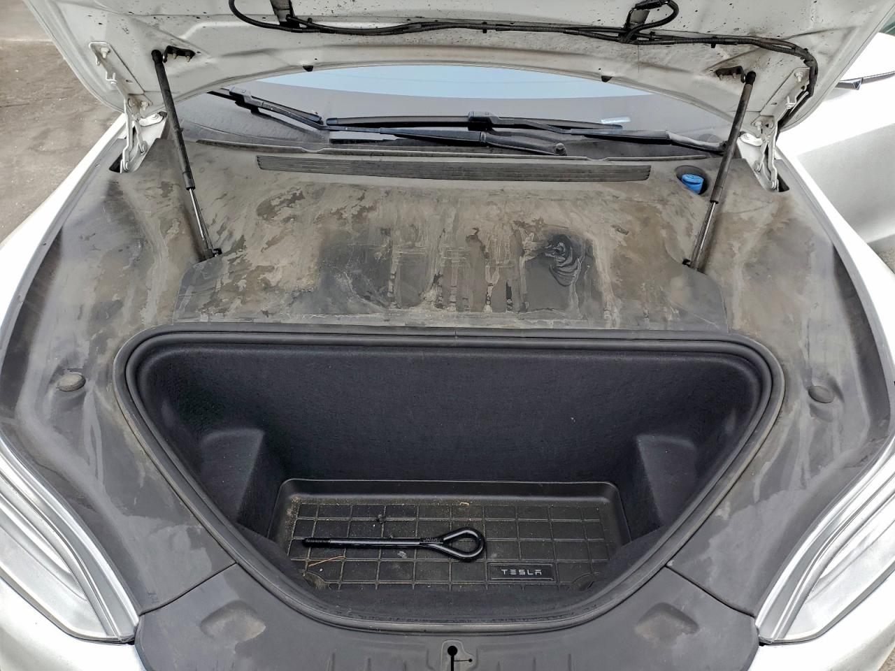 Tesla Model S Image 10