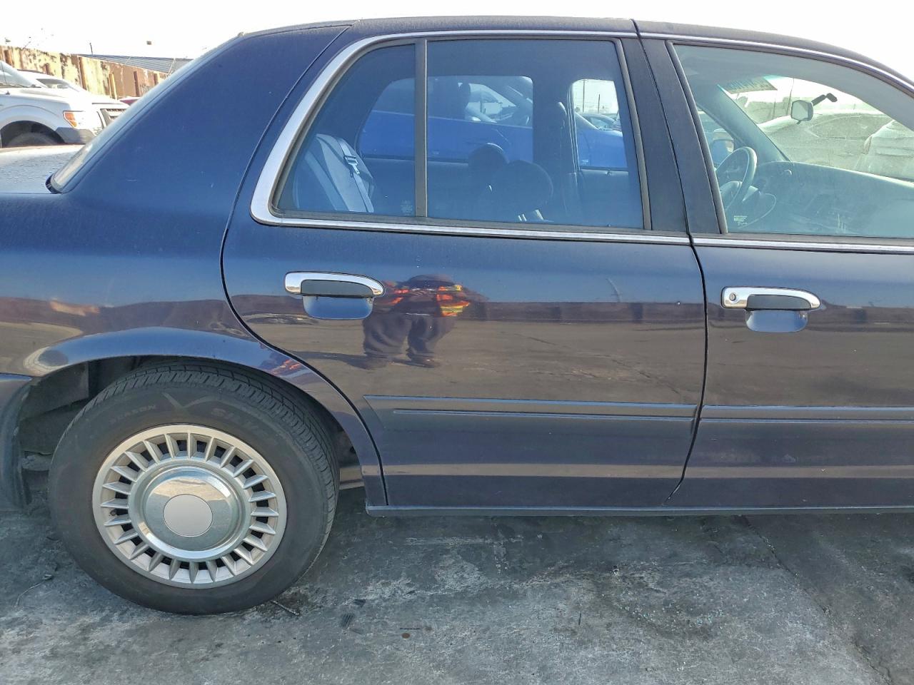 Ford Crown Vic Police Interceptor Image 8