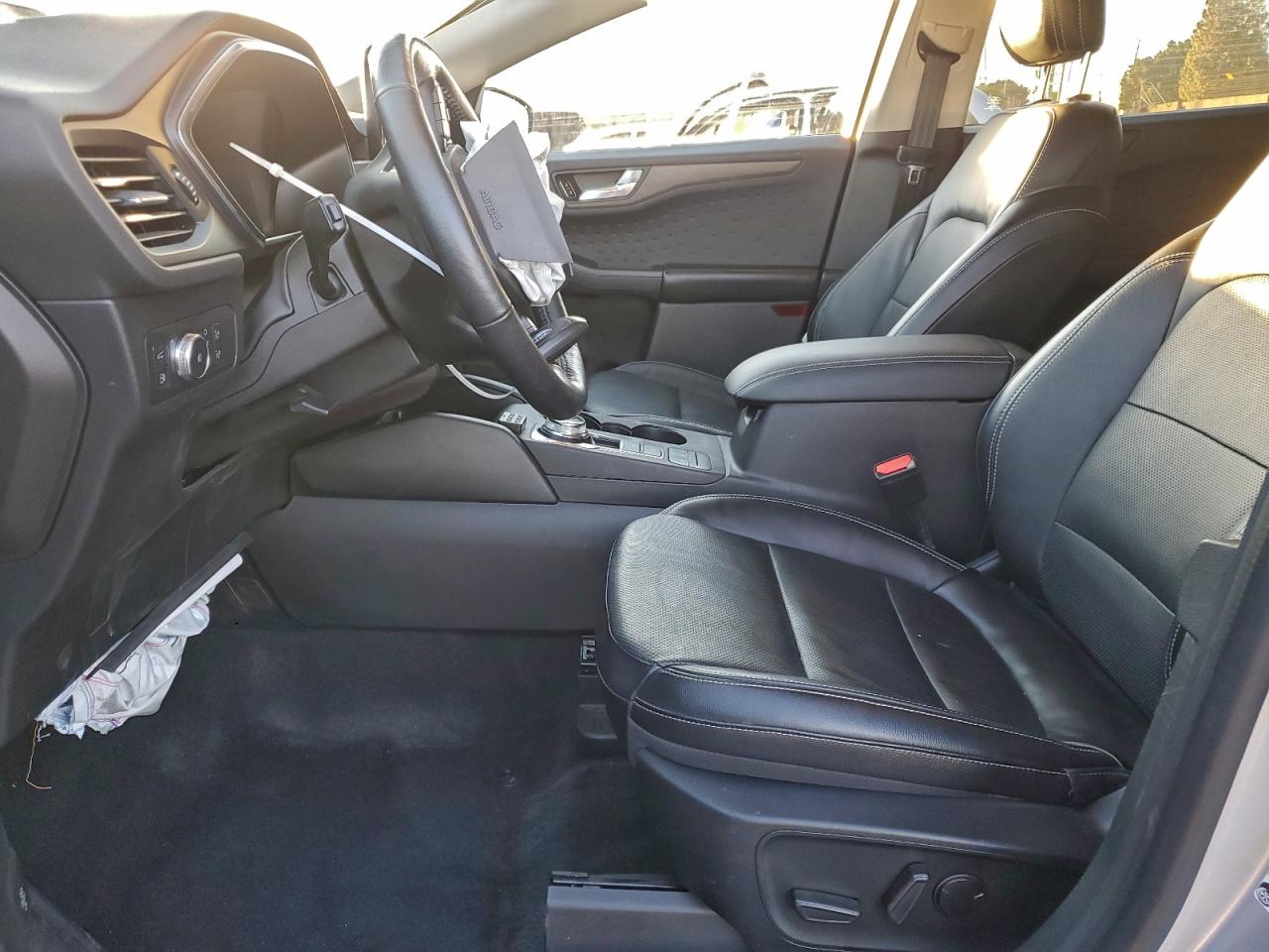 Ford Escape Titanium Image 11