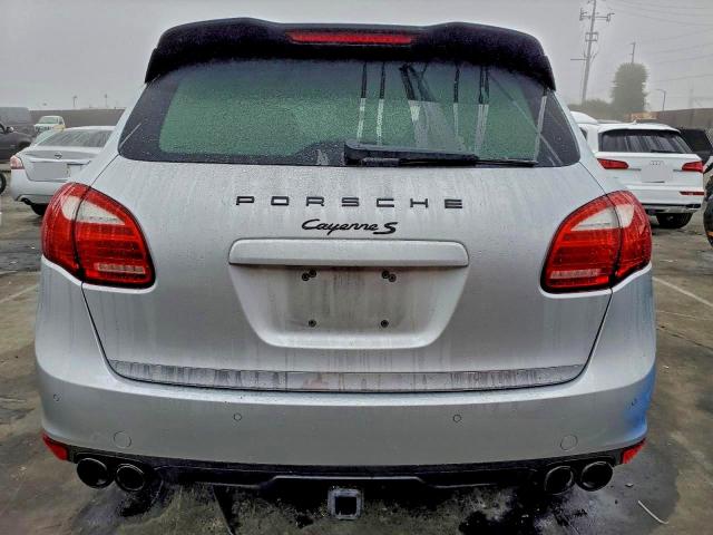 Porsche Cayenne S Image 5