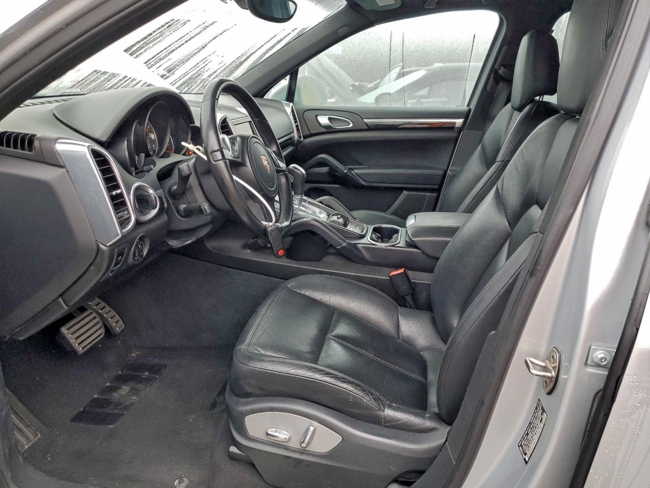 Porsche Cayenne S Image 12