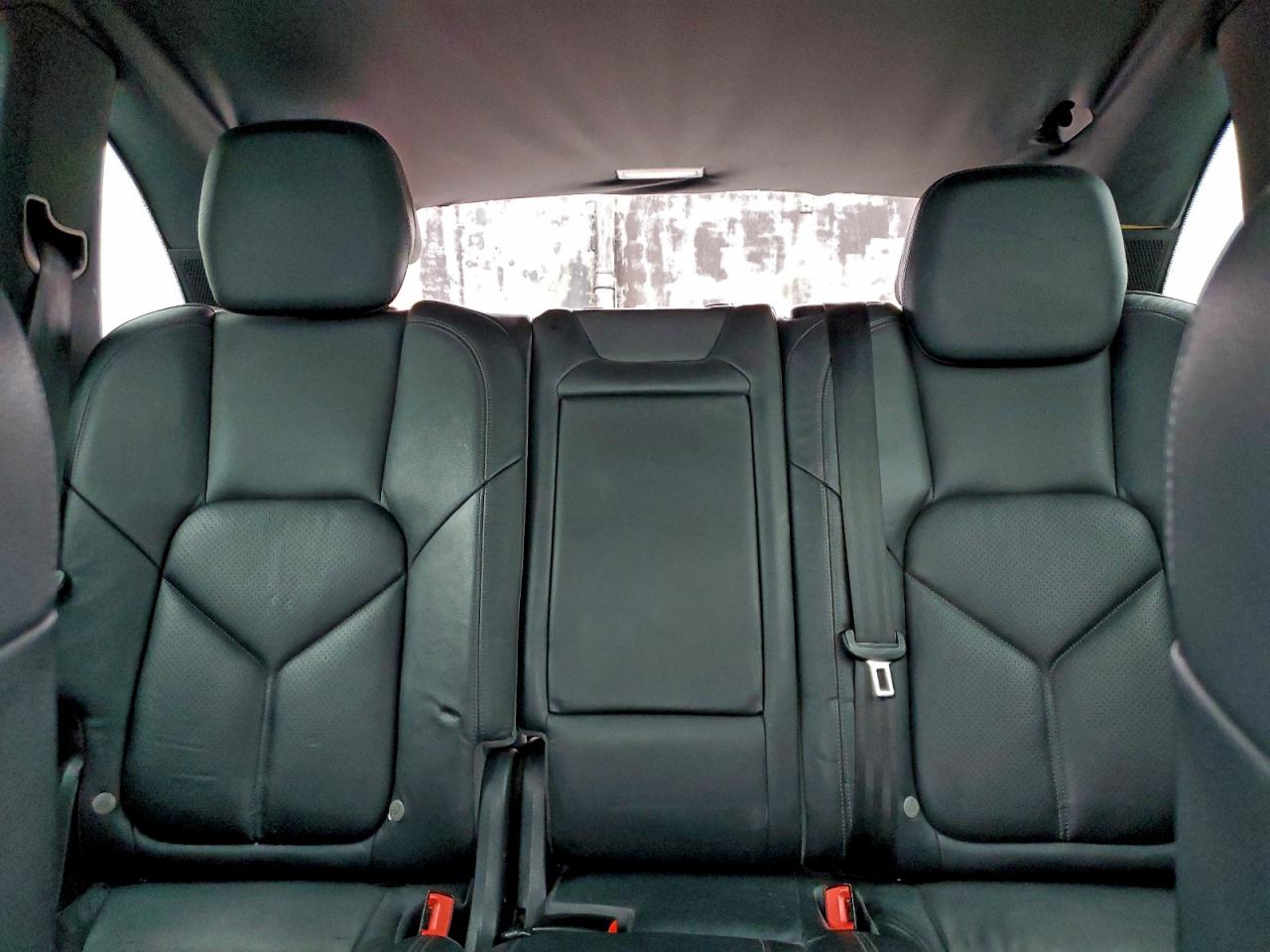 Porsche Cayenne S Image 7