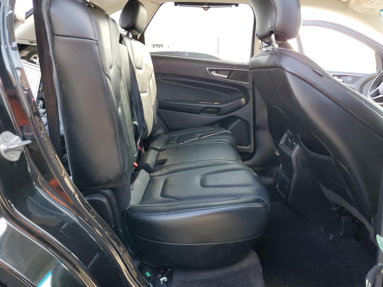 Ford Edge Titanium Image 3